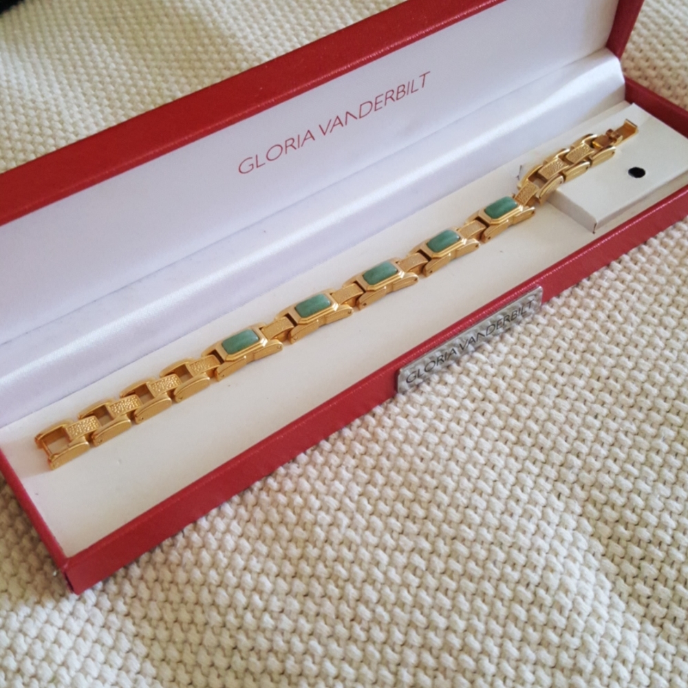 Gloria Vanderbilt Jade Bracelet